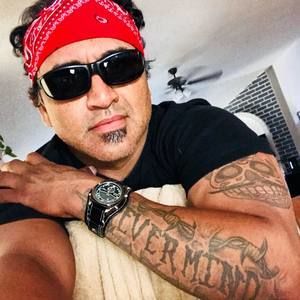 Meet your Posher, Efrain eeffs